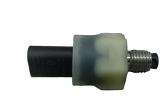 Oil Pressure Switch LR073672 Compatible With Land Rover Range Rover Vogue (L405), Land Rover Range Rover Velar (L560), Land Rover Range Rover Sport (L494)