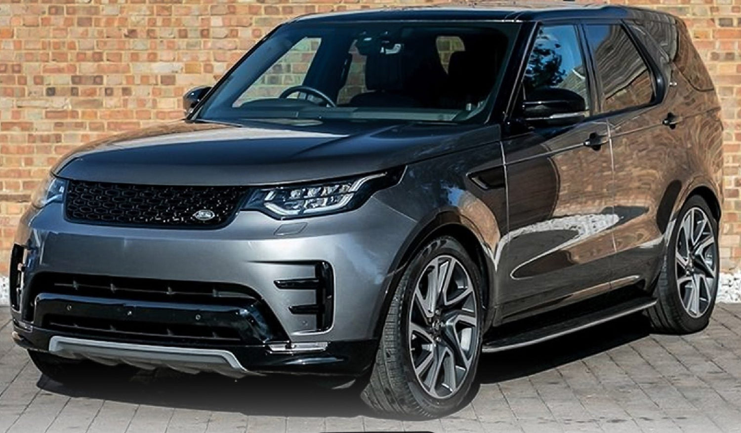 Body Kit (Glossy Black) Compatible With Land Rover Discovery 5 L462 2017