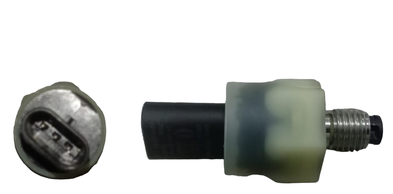 Oil Pressure Switch LR073672 Compatible With Land Rover Range Rover Vogue (L405), Land Rover Range Rover Velar (L560), Land Rover Range Rover Sport (L494)