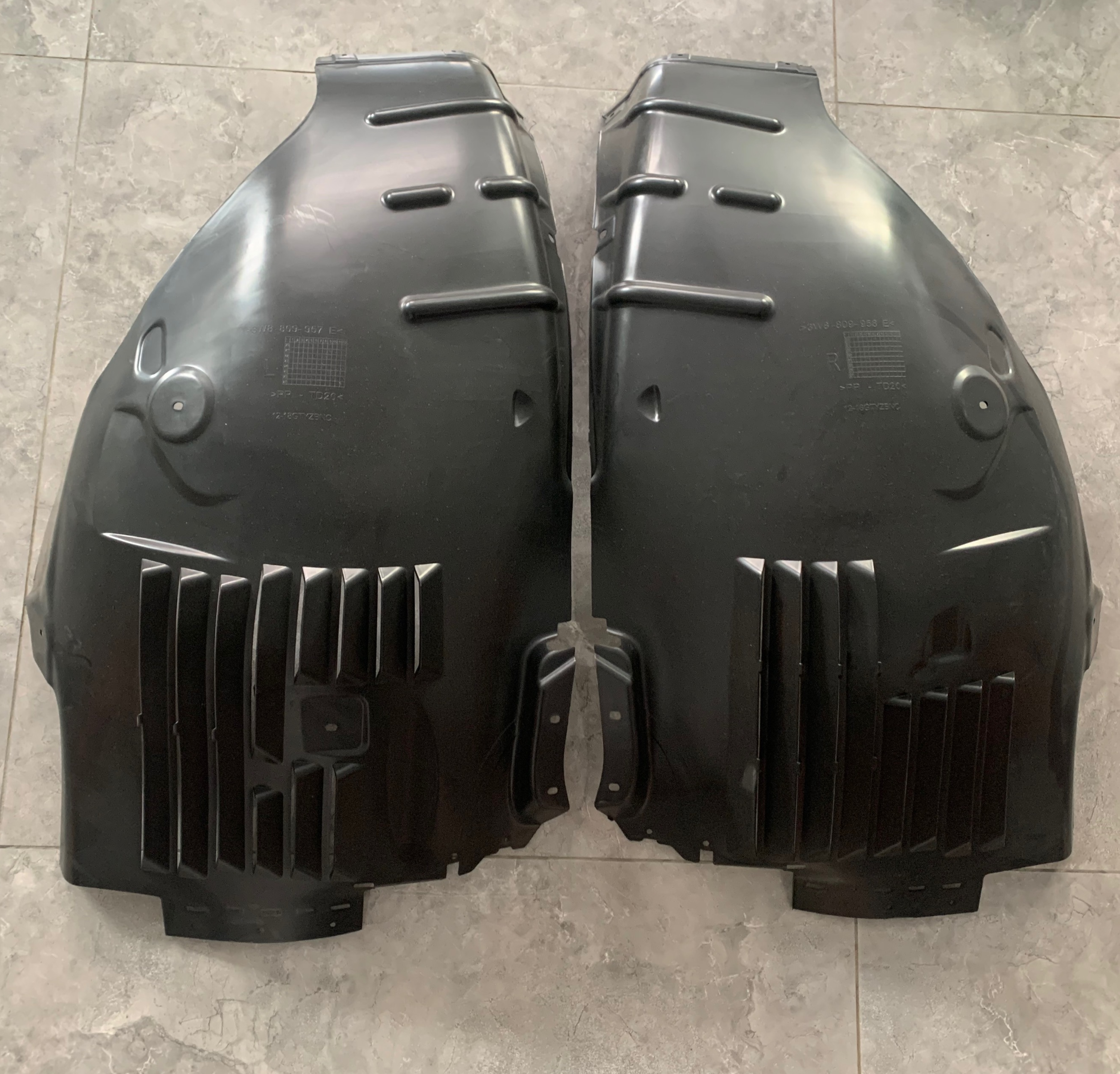 Front Wheel Fender Linning Left 3W8809957D & Right 3W8809958D Compatible With Bentley GT (2012-2015)