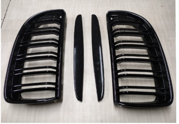 Black Colour (2005/2007)  Kidney Grill Set 51137120007 (R.H/L.H)  Same Compatible With BMW 3 Series E90 Tag 16