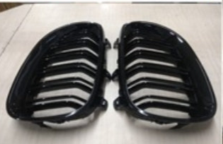 Black Colour  Kidney Grill Set 51137065701=L.H & 51137065702=R.H Compatible With BMW 5 Series E60 Tag 2
