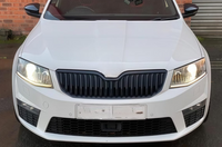 Glossy Black Outer  Show Grill Chrome 5E0853761A Compatible With Skoda Octavia (2014-2016) Tag No.84